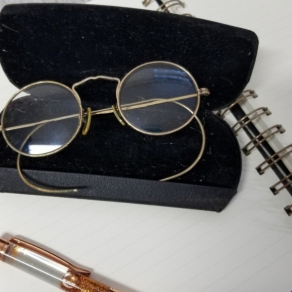 AO Cortland Other - AO Cortland Antique gold wire rims glasses
